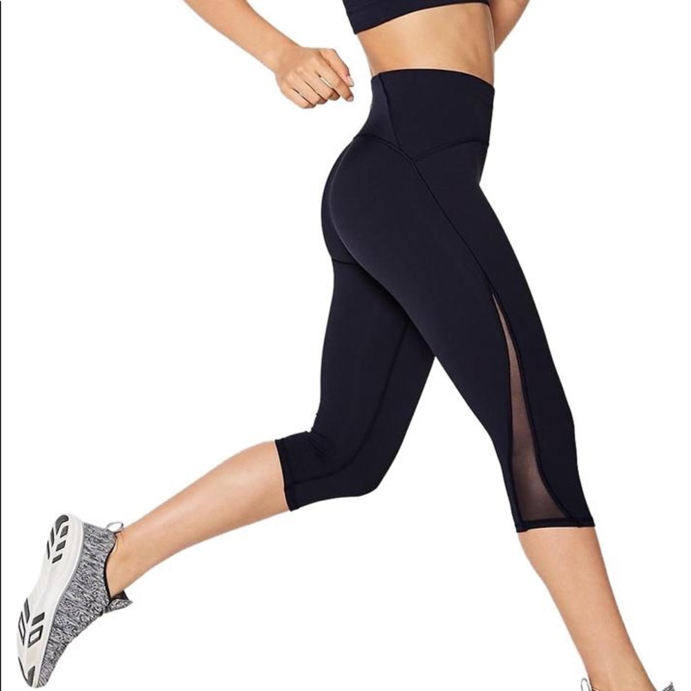 Lululemon Train Times Crop 17”